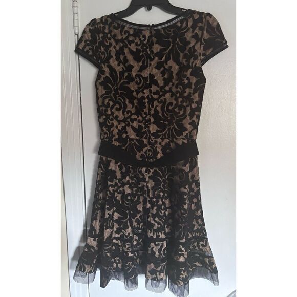 Tadashi Shoji Lace Overlay Dress in Black Size 6 / Pristine - Picture 5 of 5
